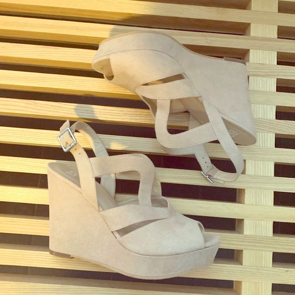 NWOT BP blush wedges